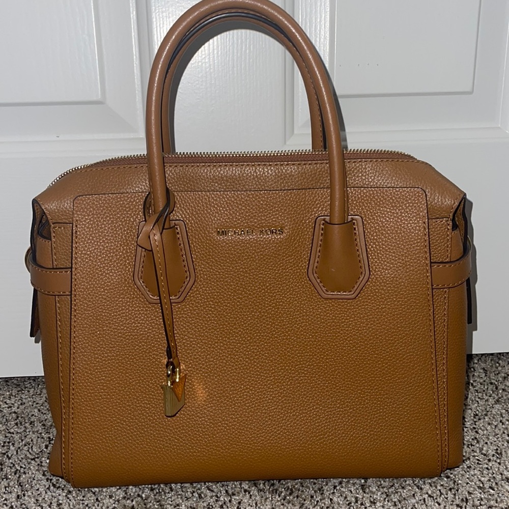 Michael Kors Mercer Medium Pebbled Leather